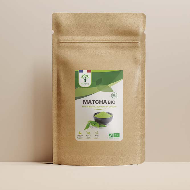 Sachet de superaliment matcha Bioptimal présenté sur fond beige.