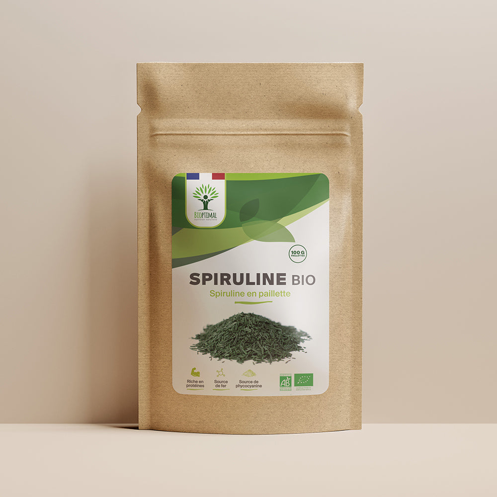 Sachet de superaliment spiruline paillettes Bioptimal présenté sur fond beige.